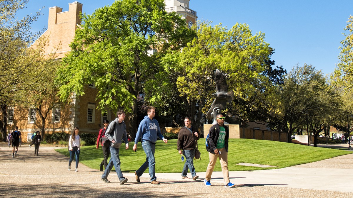 Students walking on the UNT campus